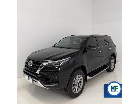 TOYOTA HILUX SW4 2.8 D-4D TURBO DIESEL SRX 7L 4X4 AUTOMÁTICO